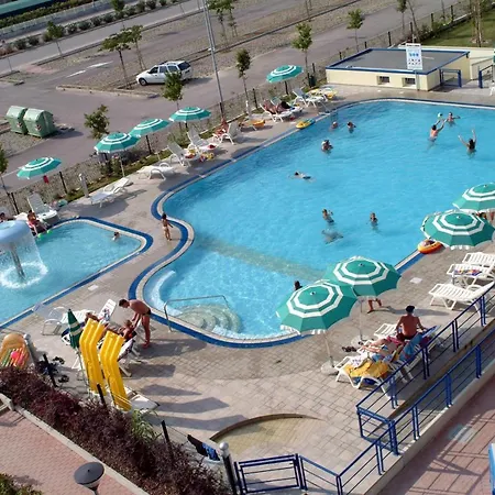 Altanea Residences Con Piscina Caorle Exterior photo